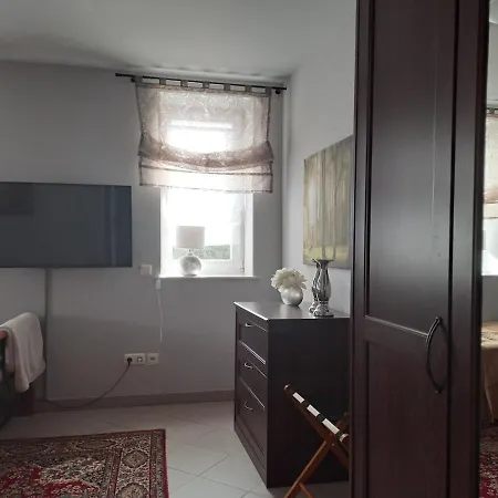 Landhauswohnung Mit Terrasse Im Alten Ortskern, Eg *