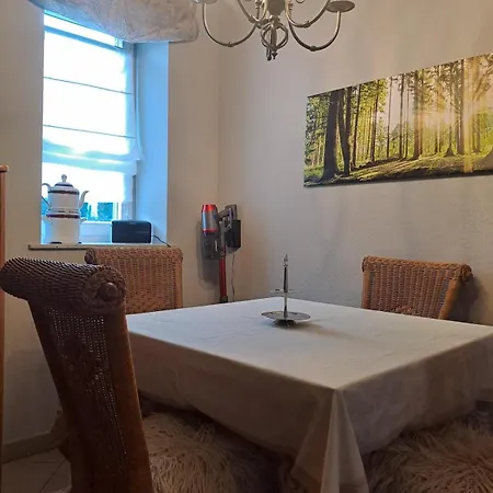 Landhauswohnung Mit Terrasse Im Alten Ortskern, Eg Apartment