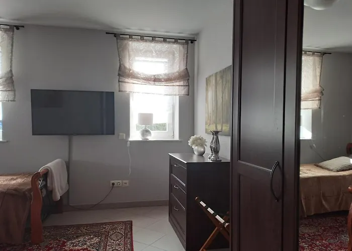 Landhauswohnung Mit Terrasse Im Alten Ortskern, Eg *